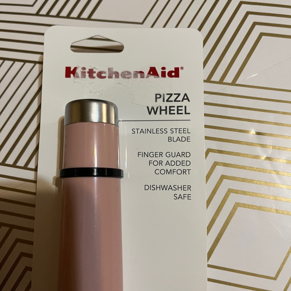 KitchenAid Pizza Cutter - Pink - Picture 3 of 4